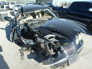 Illustration for article titled How Scam Artists Get Clean Titles For Totaled Cars